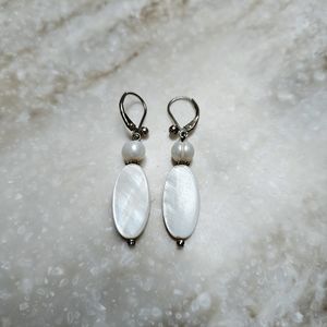 😍Lever Back Dangle Earrings😍